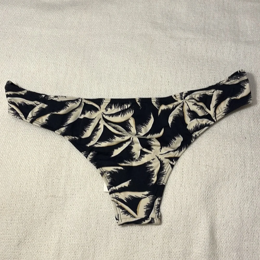 Billabong palm‎ side Hawaii LO bottom
